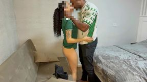 hotwife brasileira traiu o marido com amigo vendo futebol - casada safada nao resistiu ao ver o negao bbc pauzudo e fodeu com o macho na frente do marido corno manso.