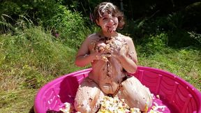 4K LilKiwwi 1st Birthday Cake Sploshing