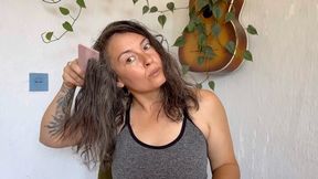 she love her wet hair avi