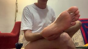 Over 5 mins wank, feetshow and foot licking