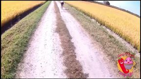 Ladymuffin in camporella con la canaglia
