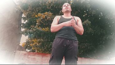 Rompo mis pantalones de una Patada contando una historia de Pelea Kick Boxing y de paso masturbacion con los Pantalones Rotos - Pene Greande - Hombre Grande y Musculoso