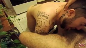 Ele ficou olhando pra minha bunda enquanto eu lavava lou&ccedil_a e n&atilde_o resistiu (COMPLETO NO RED)