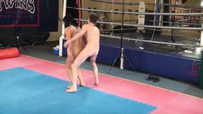 Hot muscle babe enjoy in domination