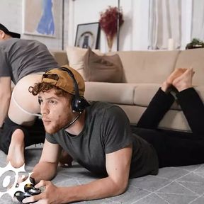 Chris White Finally Stops Gaming When He Realises His BF Troye Dean Was Having An Intense Orgasm - TWINKPOP