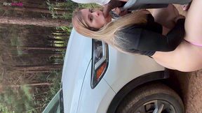 encostou o carro abaixou a calcinha e fodeu ali mesmo