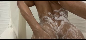 Sexy Soapy Bathtub Masturbation