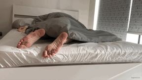 SNORING GIRL DIRTY FEET - MP4 HD