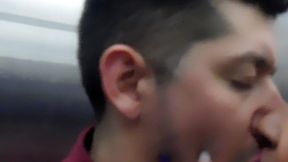 me encontre al vecino se la chupe y lo coji en el ascensor lo lleve a casa y lo coji hasta en la baranda del balcon