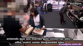 ESPOSA FAZ SEXO COM DONO DE LIVRARIA PARA LIVRAR MARIDO DA CADEIA.