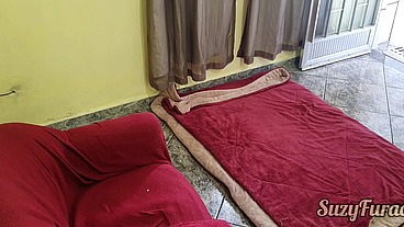 Convenci meu namorado a fuder-meia-irmã dele no pelo, que foda gostosa com muito leite na cara das safadas
