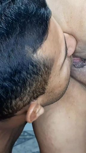 Sucking the pussy of a hot mature   Clip 1