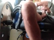 Me Saco La Polla Y Me Corro En el Taller Arriesgandome a Que Entre Alguien Y Quiera Chuparmela😋