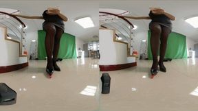 3DVR180 ERER tramples on sausages