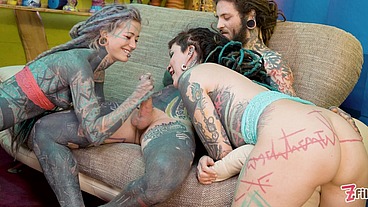 Alternative TEENS fuck with TATTOED guy