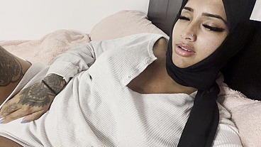 horny hoejabi touching herself in pjs