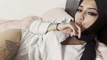 horny hoejabi touching herself in pjs