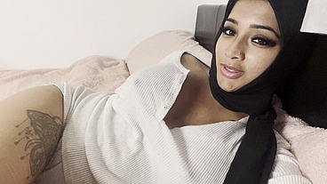 horny hoejabi touching herself in pjs