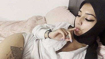 horny hoejabi touching herself in pjs