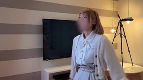 Relaxing Moments with a Curvy Japanese Beauty at a Tranquil Hot Spring Retreat