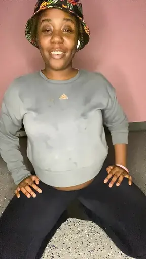 Alliyah's pussy farts drive Alexia wild