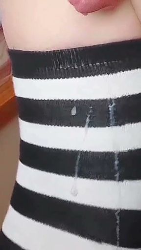 HOT CUMMING ON LIVE WEBCAM SHOW WITH MY FAN WHO LOVES MY HANDS-FREE CUM CUTE THIGHS SWALLOWING JUICE   Clip 1