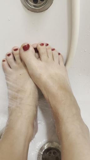 Getting my Feet proper cleaning 💋