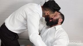 dois caras peludo e casados fodendo no escritorio