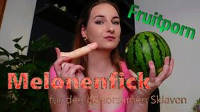 Fruitporn - Melonenfick fuer den gehorsamen Sklaven - Fruitporn - Melon Fuck for the Obedient Slave (german)