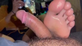 Sophia Leeh teases with her ass and gets fingered