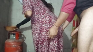 Esposa asiática de 18 anos fazendo sexo anal