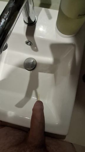 Blonde amateur slaps her wet face while jacking off in the bathroom