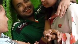 CHEATING WIFE EXPOSED! Boyfriend Caught With Her Friend In Shocking swinger SexGirlfriend Ko Boyfriend Ke Sath Uske Dost Ne Bi Choda Threesome Sharing Sex