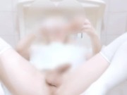 白ロリータ男の娘が公衆トイレでオナニー