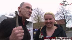 großvater flirtet mit fülliger blondine und bumst sie