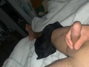 Me la jale mientras mi novia estaba en el baño