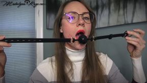 Madalynn Raye is Ballgagged, drooling and edging you with gag talk! HD- Gagged women talks with her red lips and drools while she guides you to edge yourself