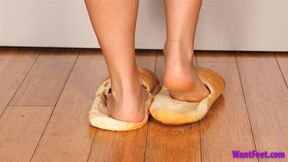 Comfortable Bread Slippers - Food Crush - HD MP4