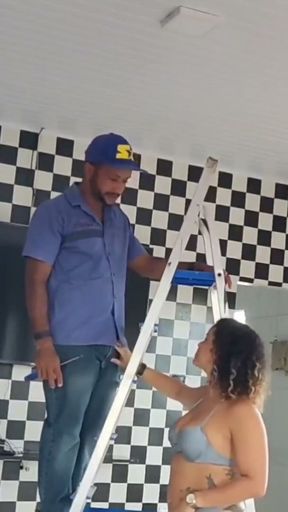 Mim Dei Bem I took advantage of the service to fuck the electrician   Clip 1