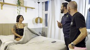 marido encontra sua esposa sendo bem fodida em sua casa por seu amigo e assiste ele gozar dentro da bucetinha dela