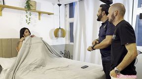 marido encontra sua esposa sendo bem fodida em sua casa por seu amigo e assiste ele gozar dentro da bucetinha dela