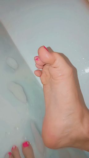 Pretty feet in the shower