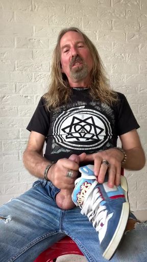 Longhairdude Wanks and Cums with Osiris Trainers, Torn Jeans, Tshirt