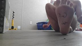 nude jerking off & surfing the web barefoot