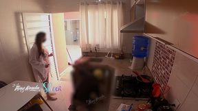 recebi o encanador so de camisolinha e muito a vontade pra provocar ele muito