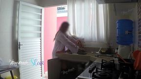 recebi o encanador so de camisolinha e muito a vontade pra provocar ele muito
