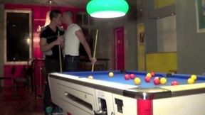 beau mec baise par un mec avbec une bite xxl