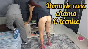 Dona de casa sem calcinha provoca t&eacute_cnico!