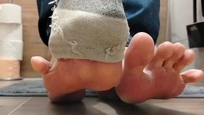 Taking Off Socks at Parents’ Bathroom ? Bare Soles Revealed