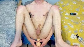 A Huge Dildo In His Hole - Felix Hanan